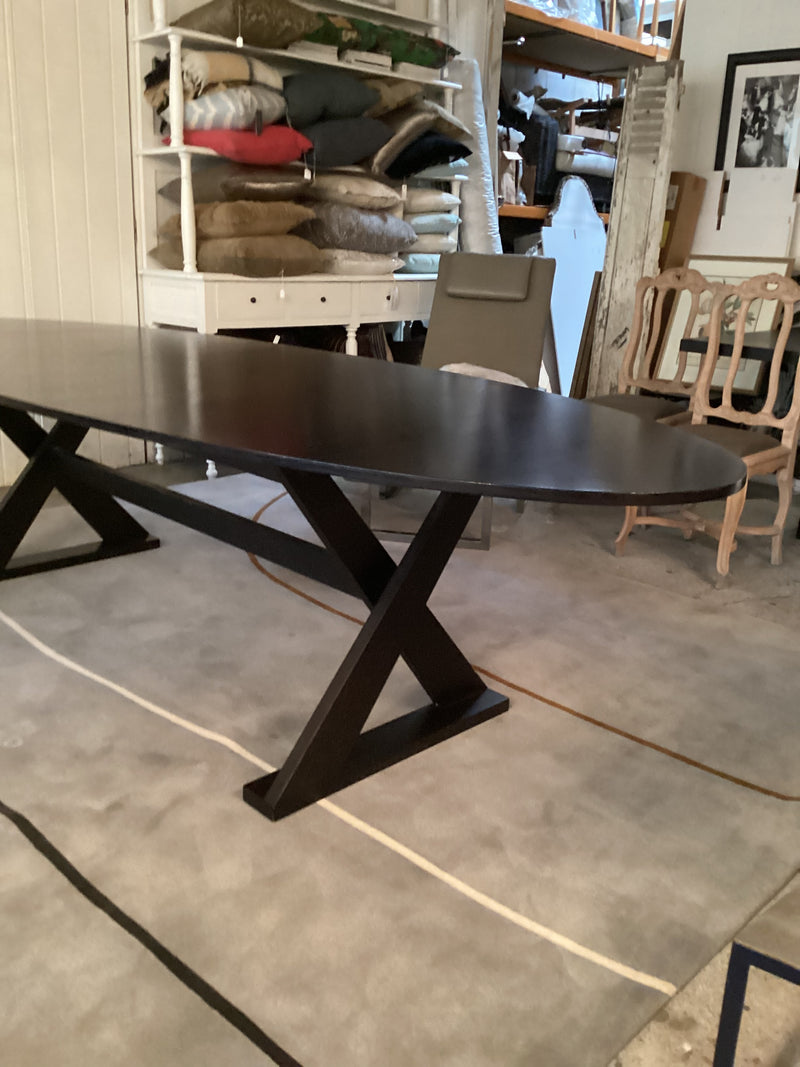 Apartmento 'Frank' Eliptical Table