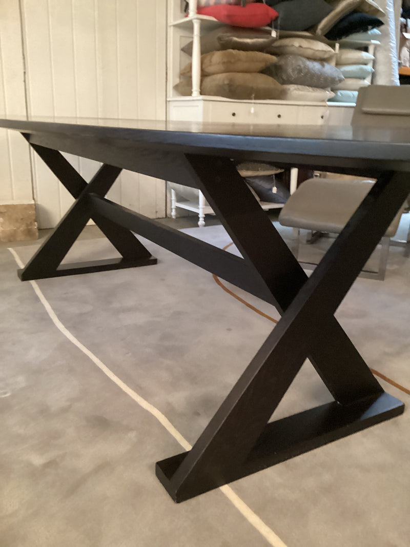 Apartmento 'Frank' Eliptical Table