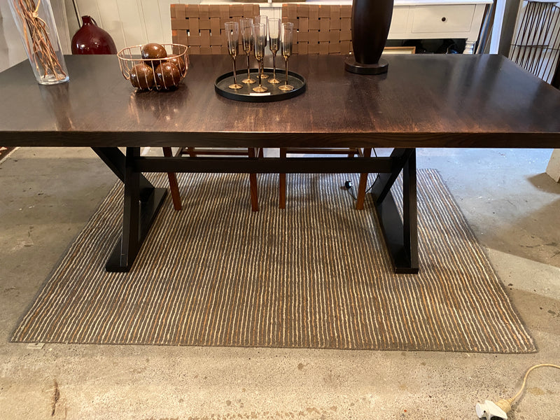 Apartmento 'Frank' Dining Table
