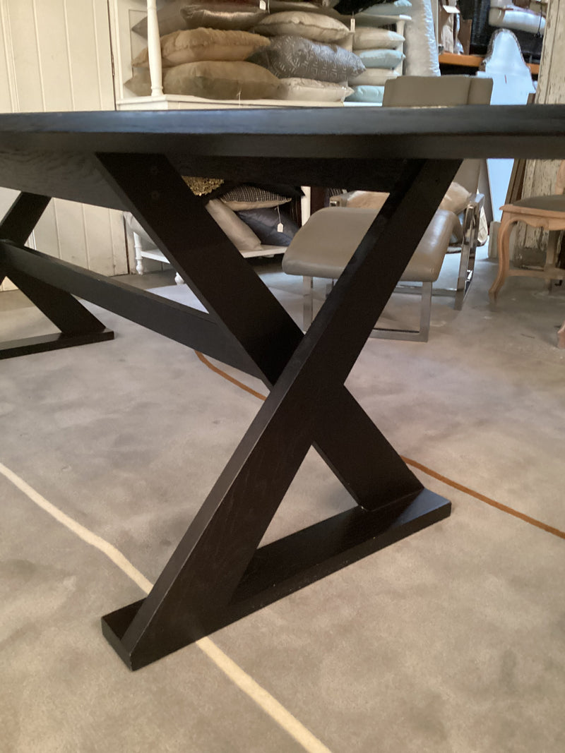 Apartmento 'Frank' Eliptical Table