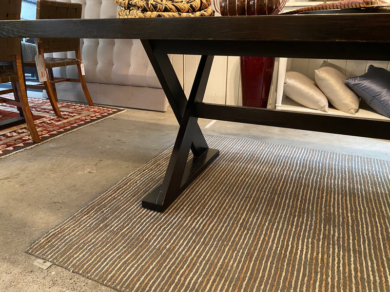 Apartmento 'Frank' Dining Table