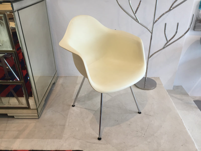 Set of 4 Vitra 'Dax' Shell Chairs by Charles Eames
