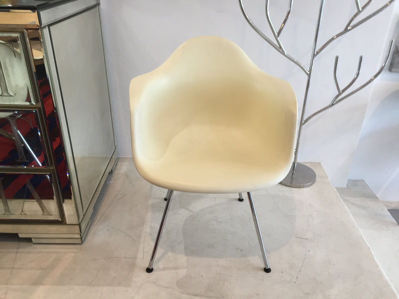 Set of 4 Vitra 'Dax' Shell Chairs by Charles Eames