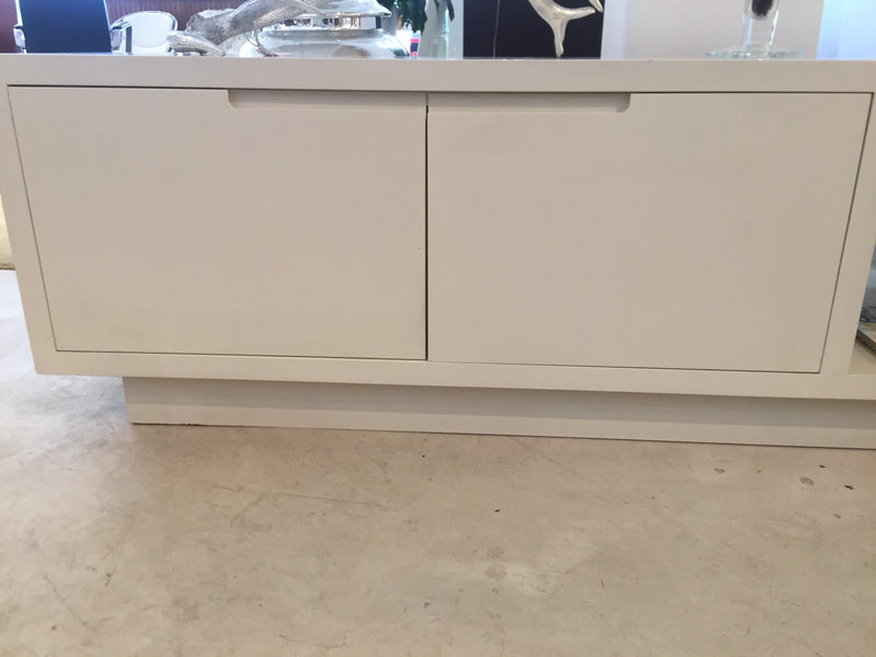 Apartmento 'Igloo' 2 Door Low Cabinet
