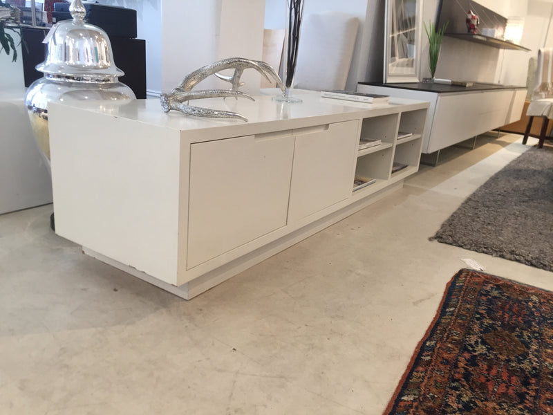Apartmento 'Igloo' 2 Door Low Cabinet