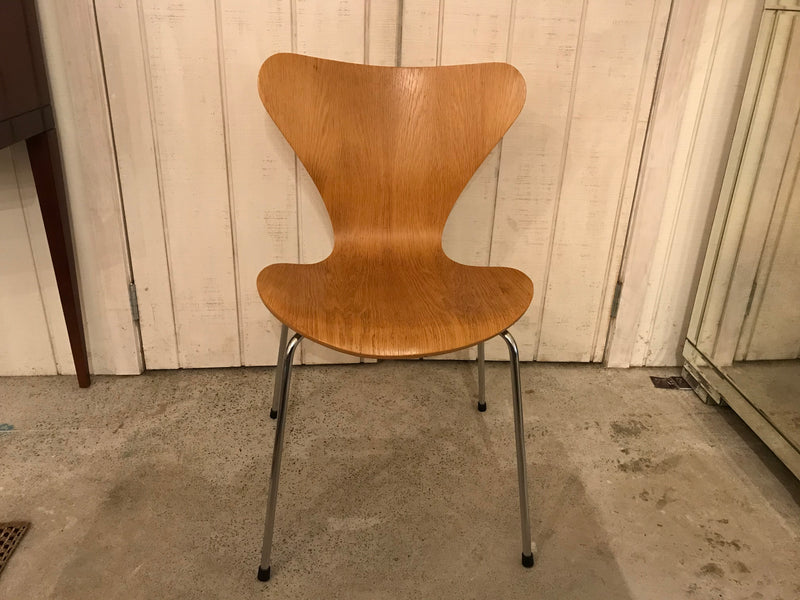 Arne Jacobsen 3017 Series 7 Dining Chairs