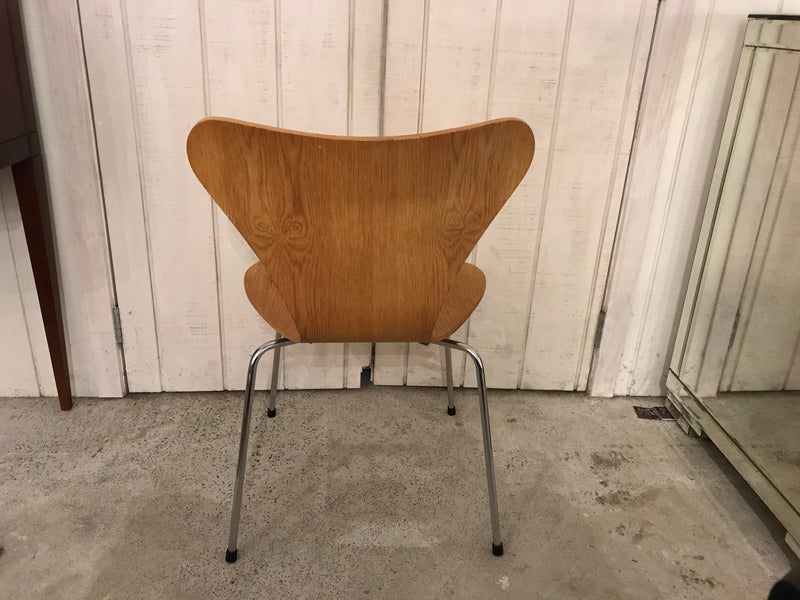 Arne Jacobsen 3017 Series 7 Dining Chairs