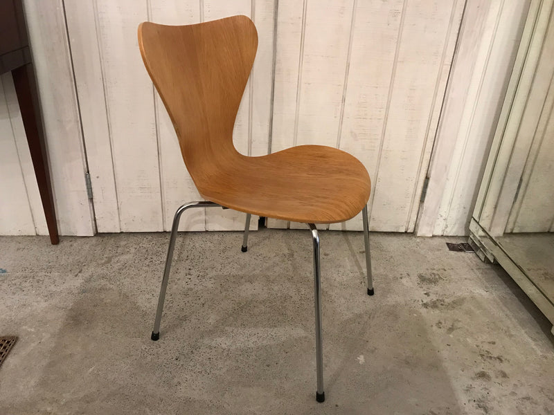 Arne Jacobsen 3017 Series 7 Dining Chairs